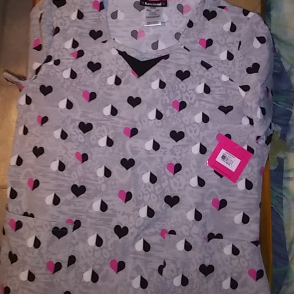 NWT heart soul scrub top size L